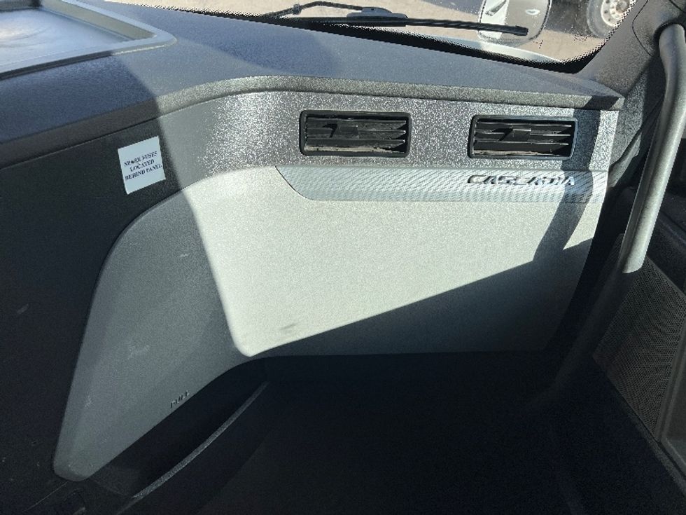 Day Cab Tractor-Heavy Duty Tractors-Freightliner-2021-T11664ST-Plymouth-MI-259,505\n\t\tmiles-$ 61,000 - Image 13