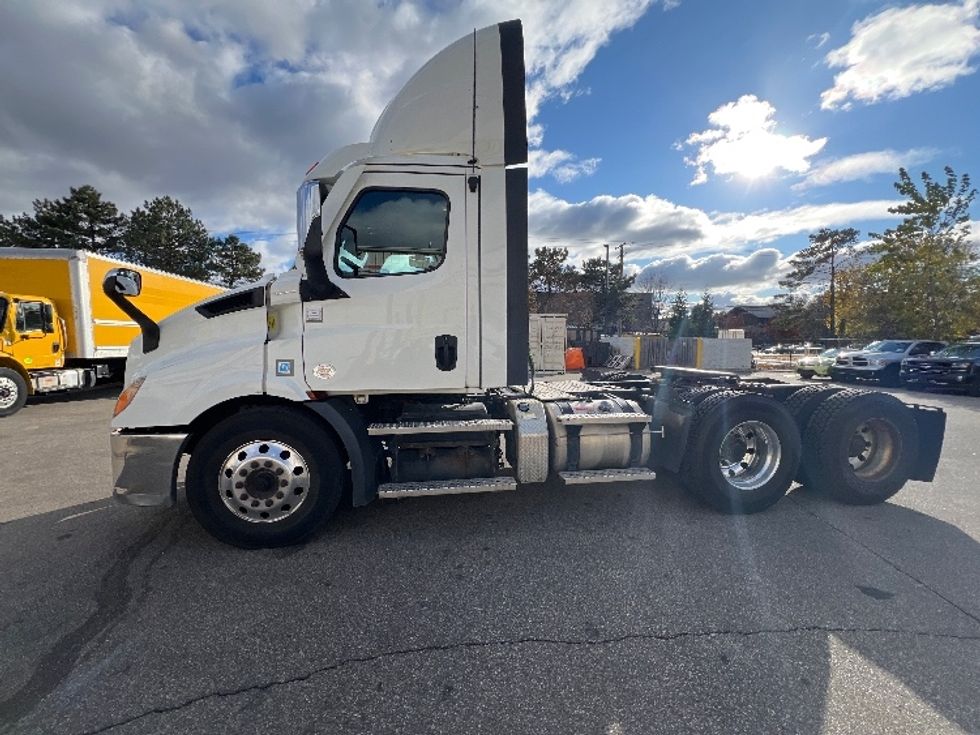 Day Cab Tractor-Heavy Duty Tractors-Freightliner-2021-T11664ST-Plymouth-MI-259,505\n\t\tmiles-$ 61,000 - Image 4
