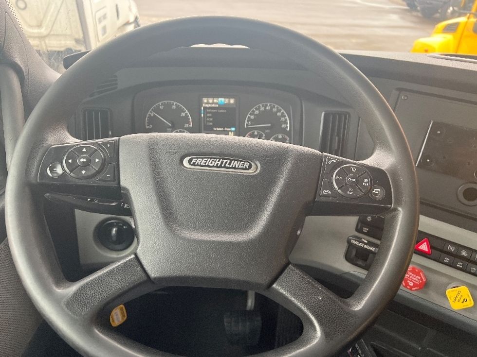 Day Cab Tractor-Heavy Duty Tractors-Freightliner-2021-T11664ST-Plymouth-MI-342,613\n\t\tmiles-$ 54,750 - Image 11