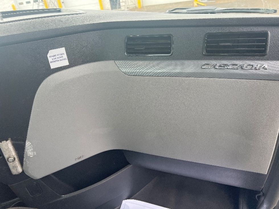 Day Cab Tractor-Heavy Duty Tractors-Freightliner-2021-T11664ST-Plymouth-MI-342,613\n\t\tmiles-$ 54,750 - Image 13