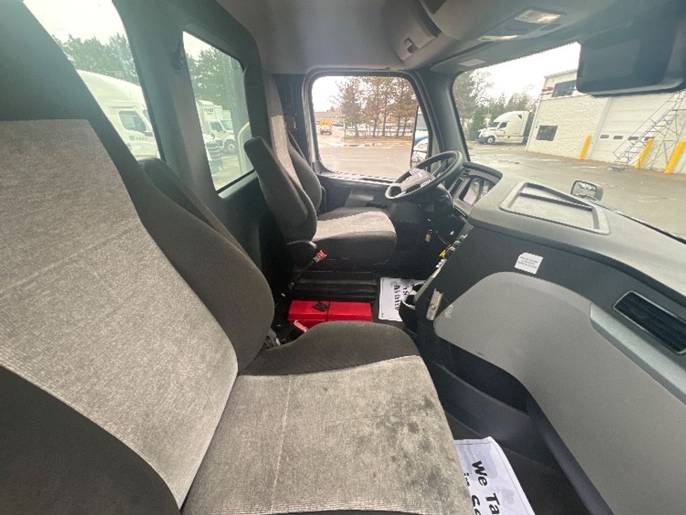 Day Cab Tractor-Heavy Duty Tractors-Freightliner-2021-T11664ST-Plymouth-MI-342,613\n\t\tmiles-$ 54,750 - Image 14