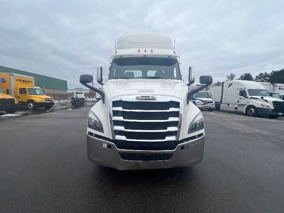 Day Cab Tractor-Heavy Duty Tractors-Freightliner-2021-T11664ST-Plymouth-MI-342,613\n\t\tmiles-$ 54,750 - Image 2