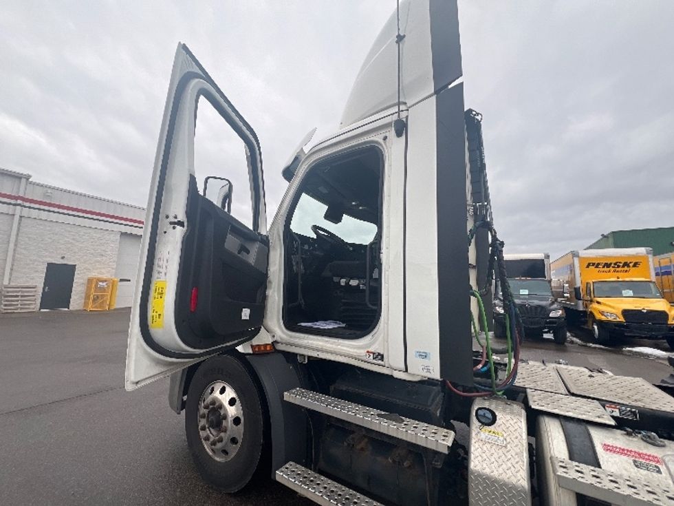 Day Cab Tractor-Heavy Duty Tractors-Freightliner-2021-T11664ST-Plymouth-MI-342,613\n\t\tmiles-$ 54,750 - Image 9