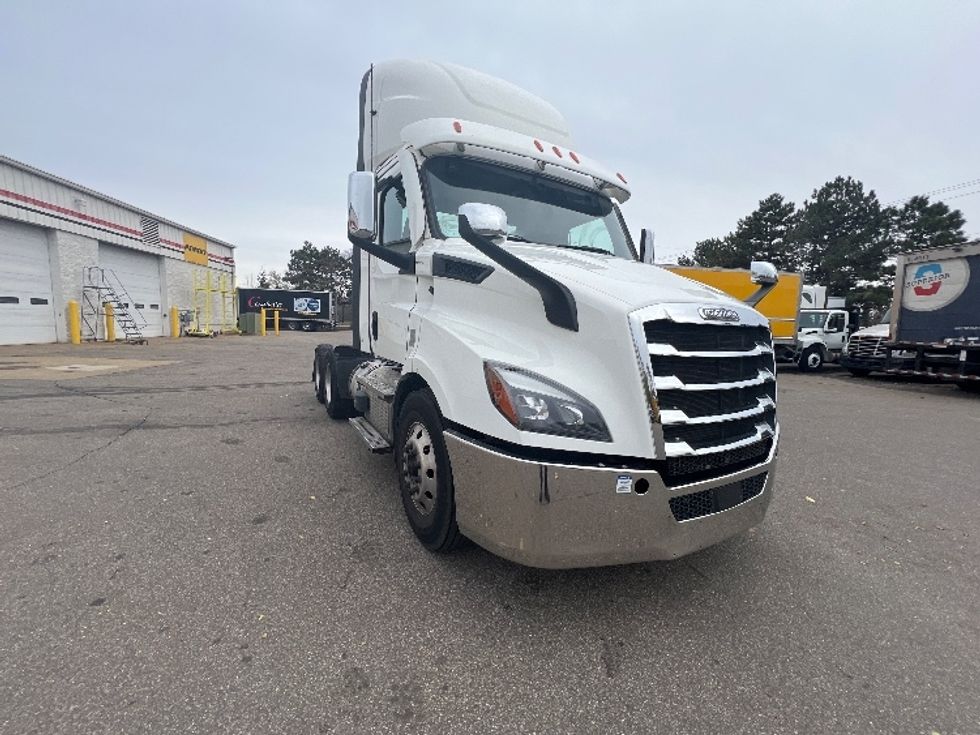 Day Cab Tractor-Heavy Duty Tractors-Freightliner-2021-T11664ST-Plymouth-MI-353,418\n\t\tmiles-$ 56,250 - Image 1