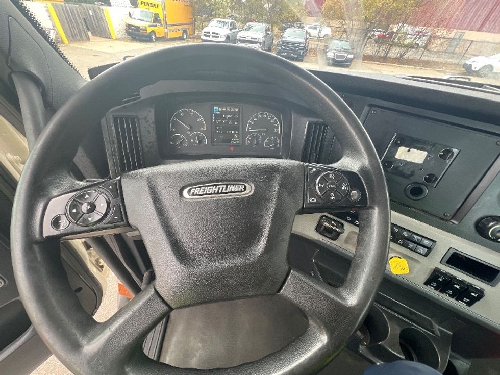Day Cab Tractor-Heavy Duty Tractors-Freightliner-2021-T11664ST-Plymouth-MI-353,418\n\t\tmiles-$ 56,250 - Image 11