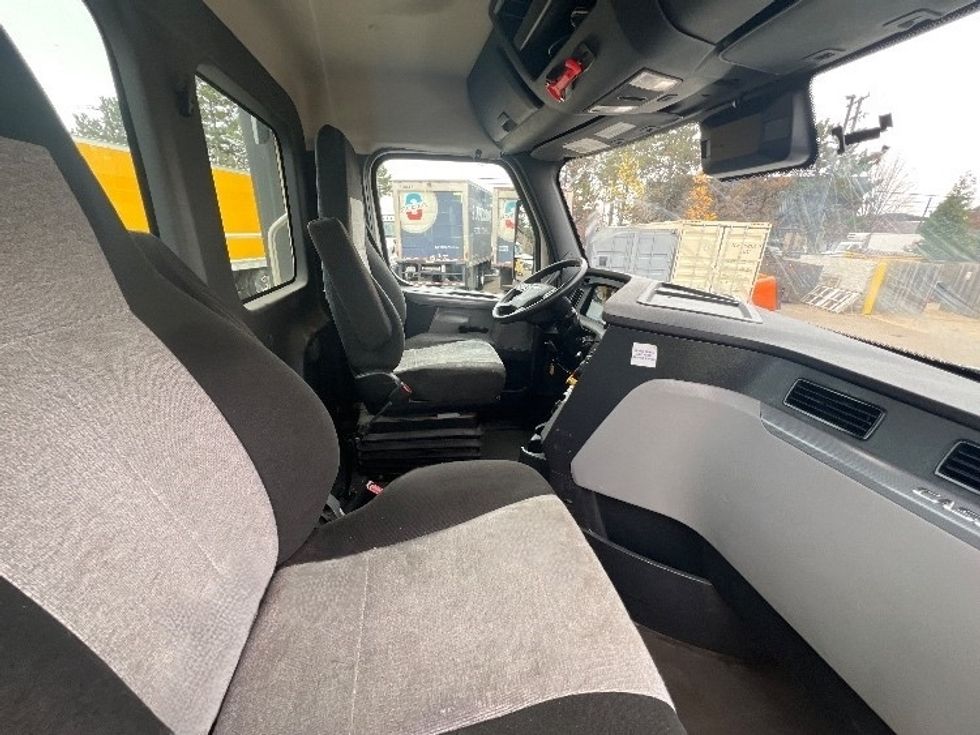 Day Cab Tractor-Heavy Duty Tractors-Freightliner-2021-T11664ST-Plymouth-MI-353,418\n\t\tmiles-$ 56,250 - Image 14