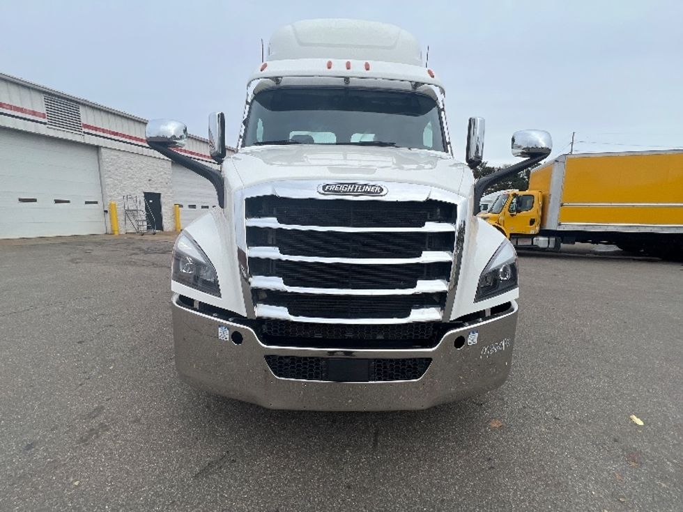 Day Cab Tractor-Heavy Duty Tractors-Freightliner-2021-T11664ST-Plymouth-MI-353,418\n\t\tmiles-$ 56,250 - Image 2