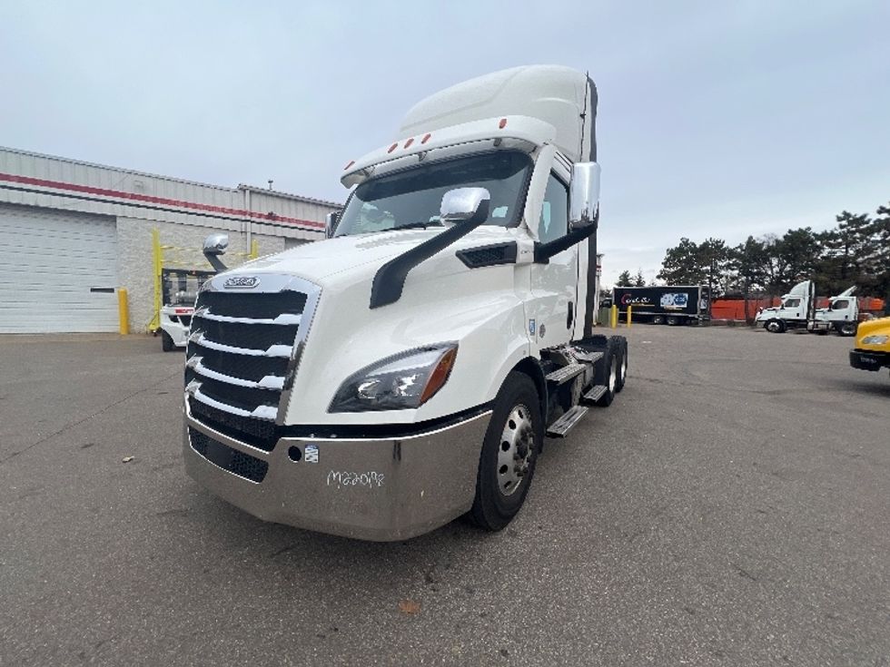 Day Cab Tractor-Heavy Duty Tractors-Freightliner-2021-T11664ST-Plymouth-MI-353,418\n\t\tmiles-$ 56,250 - Image 3