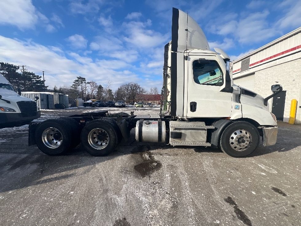 Day Cab Tractor-Heavy Duty Tractors-Freightliner-2021-T11664ST-Plymouth-MI-360,616\n\t\tmiles-$ 55,500 - Image 12
