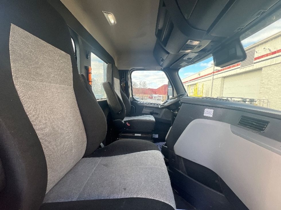 Day Cab Tractor-Heavy Duty Tractors-Freightliner-2021-T11664ST-Plymouth-MI-360,616\n\t\tmiles-$ 55,500 - Image 14