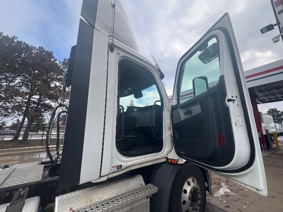 Day Cab Tractor-Heavy Duty Tractors-Freightliner-2021-T11664ST-Plymouth-MI-361,963\n\t\tmiles-$ 53,750 - Image 12