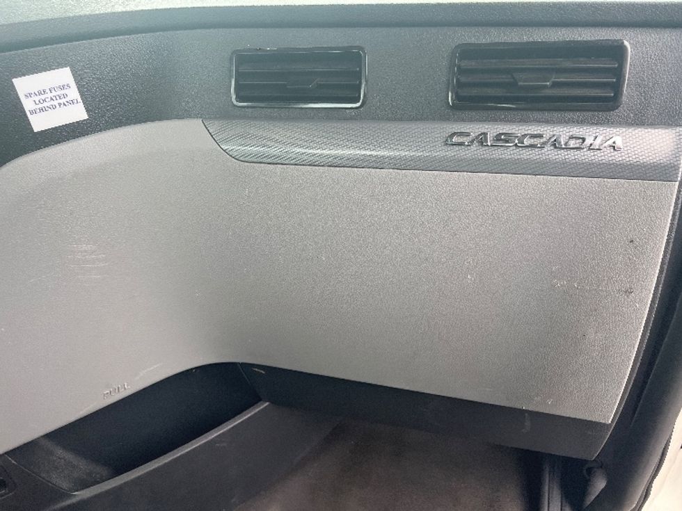 Day Cab Tractor-Heavy Duty Tractors-Freightliner-2021-T11664ST-Plymouth-MI-361,963\n\t\tmiles-$ 53,750 - Image 13