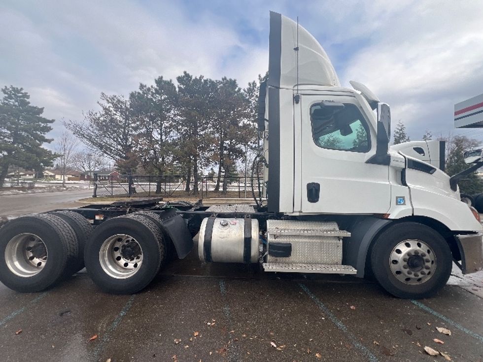 Day Cab Tractor-Heavy Duty Tractors-Freightliner-2021-T11664ST-Plymouth-MI-361,963\n\t\tmiles-$ 53,750 - Image 8