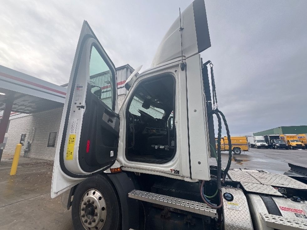 Day Cab Tractor-Heavy Duty Tractors-Freightliner-2021-T11664ST-Plymouth-MI-361,963\n\t\tmiles-$ 53,750 - Image 9