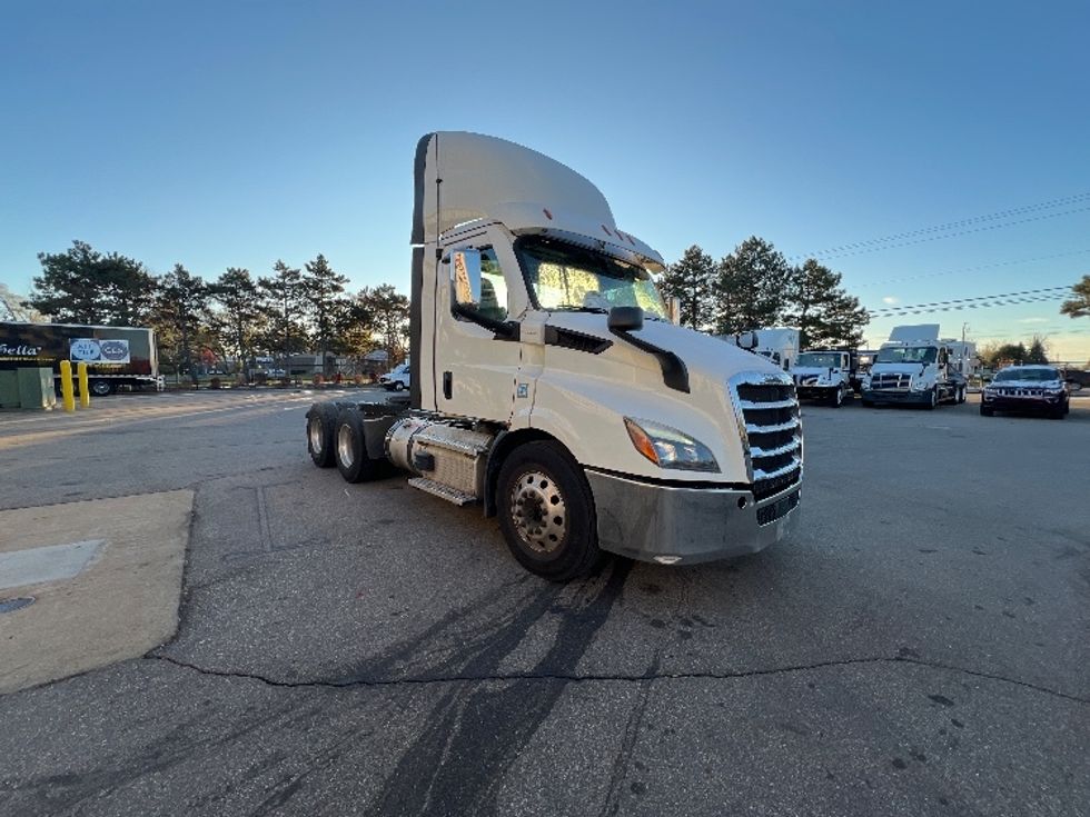 Day Cab Tractor-Heavy Duty Tractors-Freightliner-2021-T11664ST-Plymouth-MI-365,325\n\t\tmiles-$ 55,000 - Image 1
