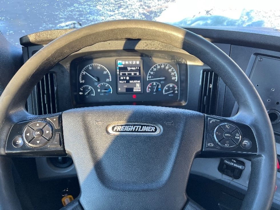 Day Cab Tractor-Heavy Duty Tractors-Freightliner-2021-T11664ST-Plymouth-MI-365,325\n\t\tmiles-$ 55,000 - Image 11