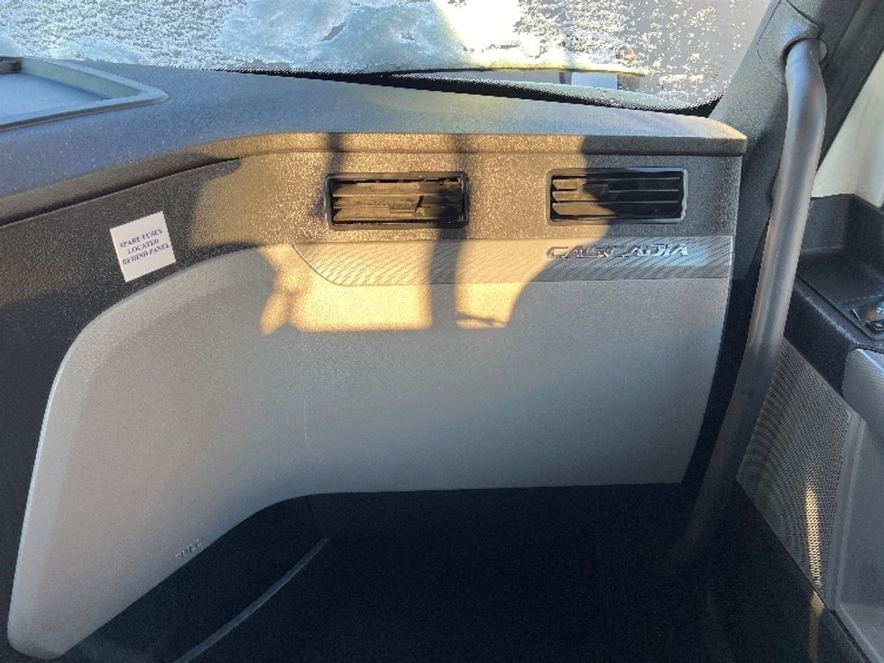 Day Cab Tractor-Heavy Duty Tractors-Freightliner-2021-T11664ST-Plymouth-MI-365,325\n\t\tmiles-$ 55,000 - Image 13