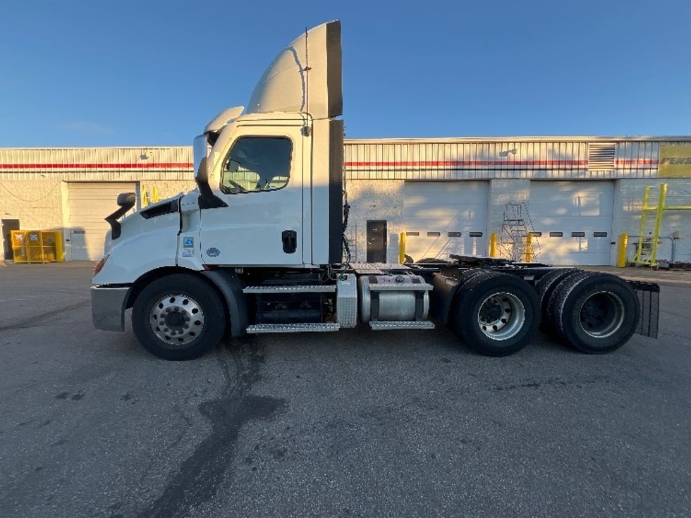 Day Cab Tractor-Heavy Duty Tractors-Freightliner-2021-T11664ST-Plymouth-MI-365,325\n\t\tmiles-$ 55,000 - Image 4
