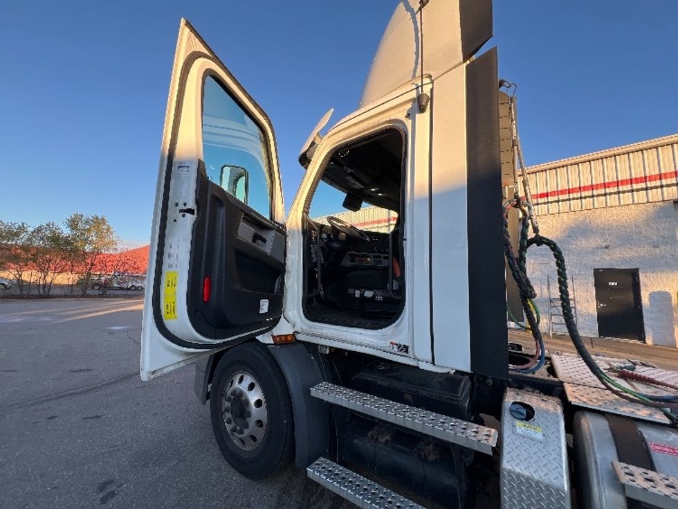 Day Cab Tractor-Heavy Duty Tractors-Freightliner-2021-T11664ST-Plymouth-MI-365,325\n\t\tmiles-$ 55,000 - Image 9