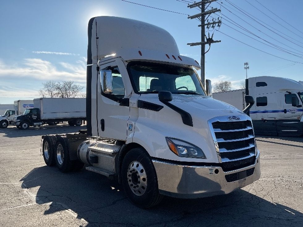 Day Cab Tractor-Heavy Duty Tractors-Freightliner-2021-T11664ST-Plymouth-MI-367,593\n\t\tmiles-$ 52,250 - Image 1