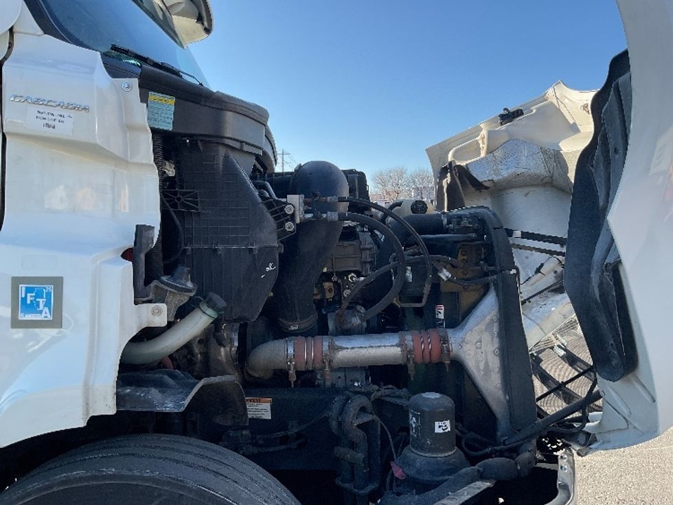 Day Cab Tractor-Heavy Duty Tractors-Freightliner-2021-T11664ST-Plymouth-MI-367,593\n\t\tmiles-$ 52,250 - Image 15