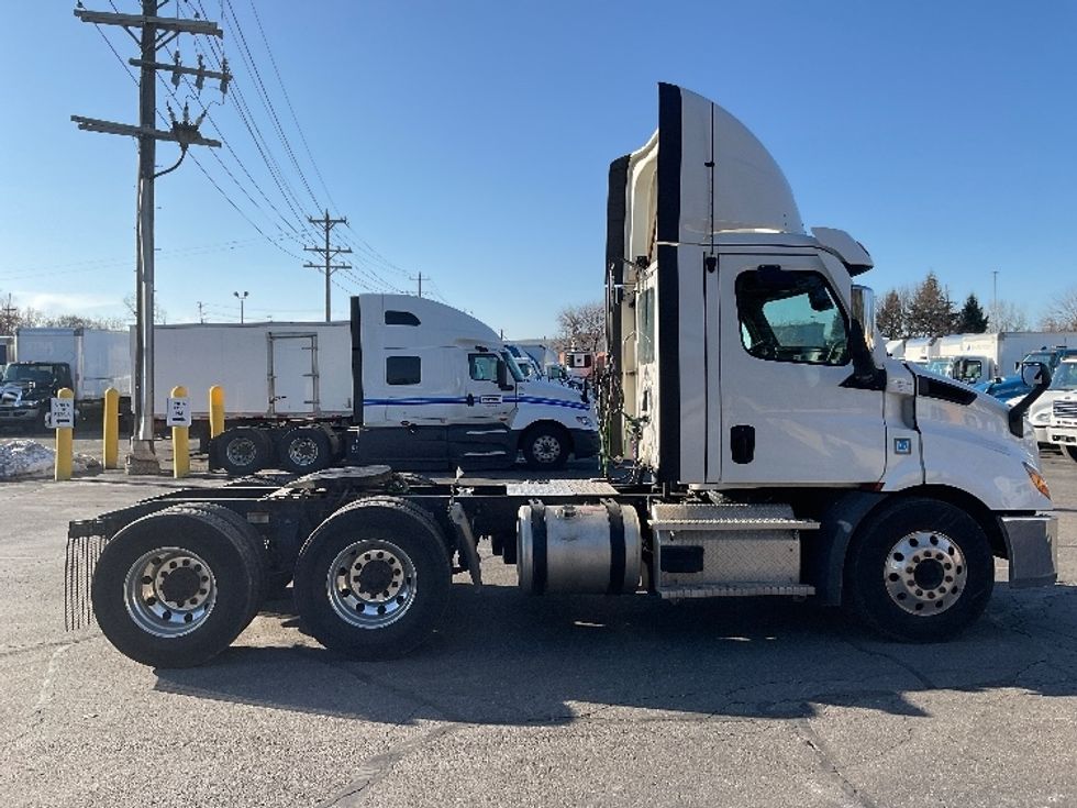 Day Cab Tractor-Heavy Duty Tractors-Freightliner-2021-T11664ST-Plymouth-MI-367,593\n\t\tmiles-$ 52,250 - Image 8