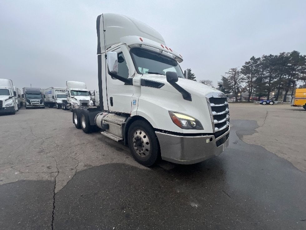 Day Cab Tractor-Heavy Duty Tractors-Freightliner-2021-T11664ST-Plymouth-MI-375,483\n\t\tmiles-$ 53,000 - Image 1