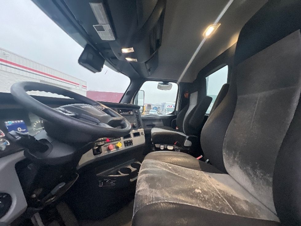 Day Cab Tractor-Heavy Duty Tractors-Freightliner-2021-T11664ST-Plymouth-MI-375,483\n\t\tmiles-$ 53,000 - Image 10