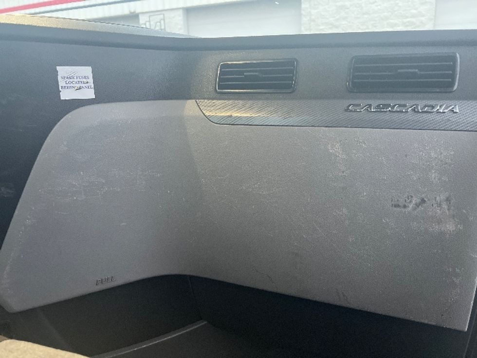 Day Cab Tractor-Heavy Duty Tractors-Freightliner-2021-T11664ST-Plymouth-MI-375,483\n\t\tmiles-$ 53,000 - Image 13