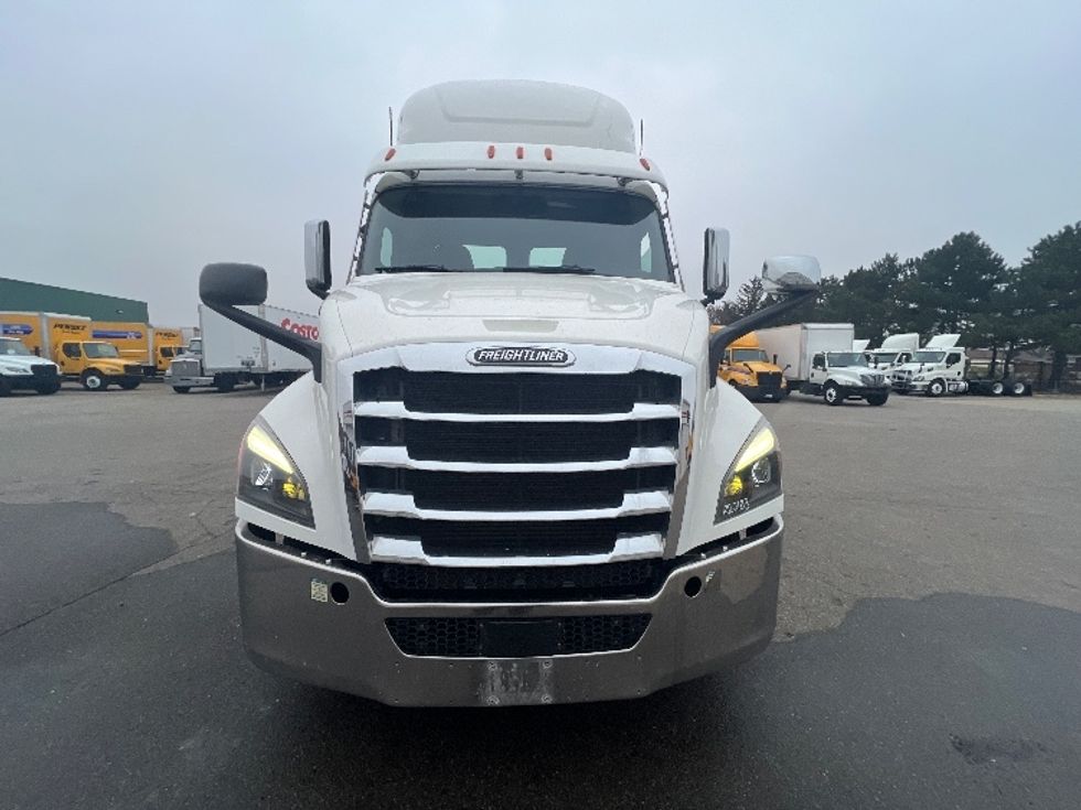 Day Cab Tractor-Heavy Duty Tractors-Freightliner-2021-T11664ST-Plymouth-MI-375,483\n\t\tmiles-$ 53,000 - Image 2