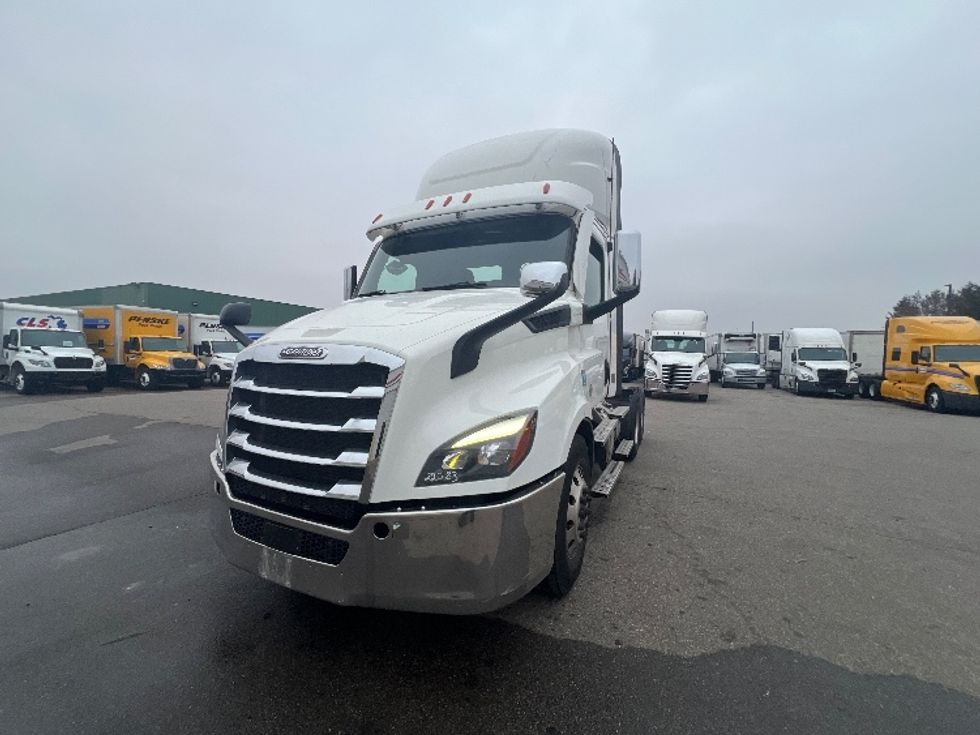 Day Cab Tractor-Heavy Duty Tractors-Freightliner-2021-T11664ST-Plymouth-MI-375,483\n\t\tmiles-$ 53,000 - Image 3