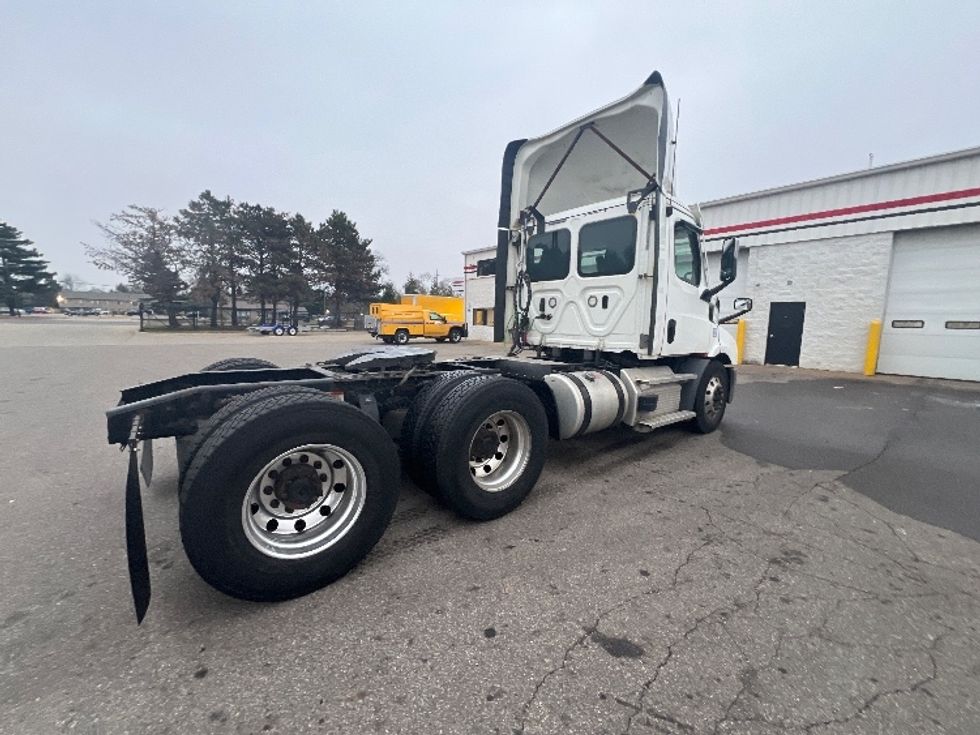 Day Cab Tractor-Heavy Duty Tractors-Freightliner-2021-T11664ST-Plymouth-MI-375,483\n\t\tmiles-$ 53,000 - Image 7