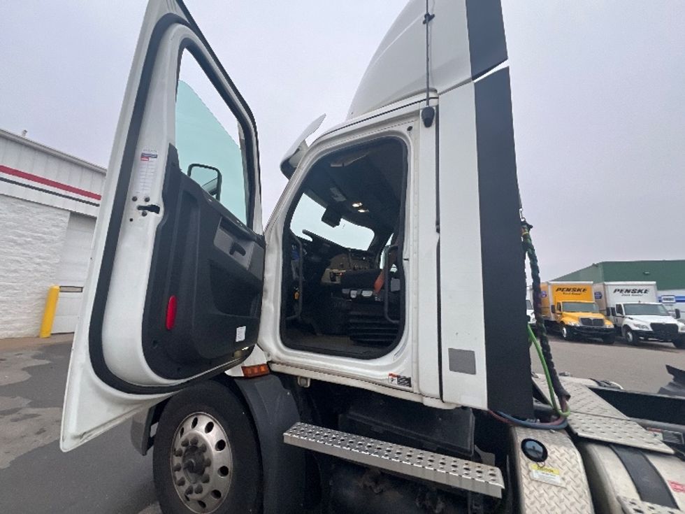 Day Cab Tractor-Heavy Duty Tractors-Freightliner-2021-T11664ST-Plymouth-MI-375,483\n\t\tmiles-$ 53,000 - Image 9