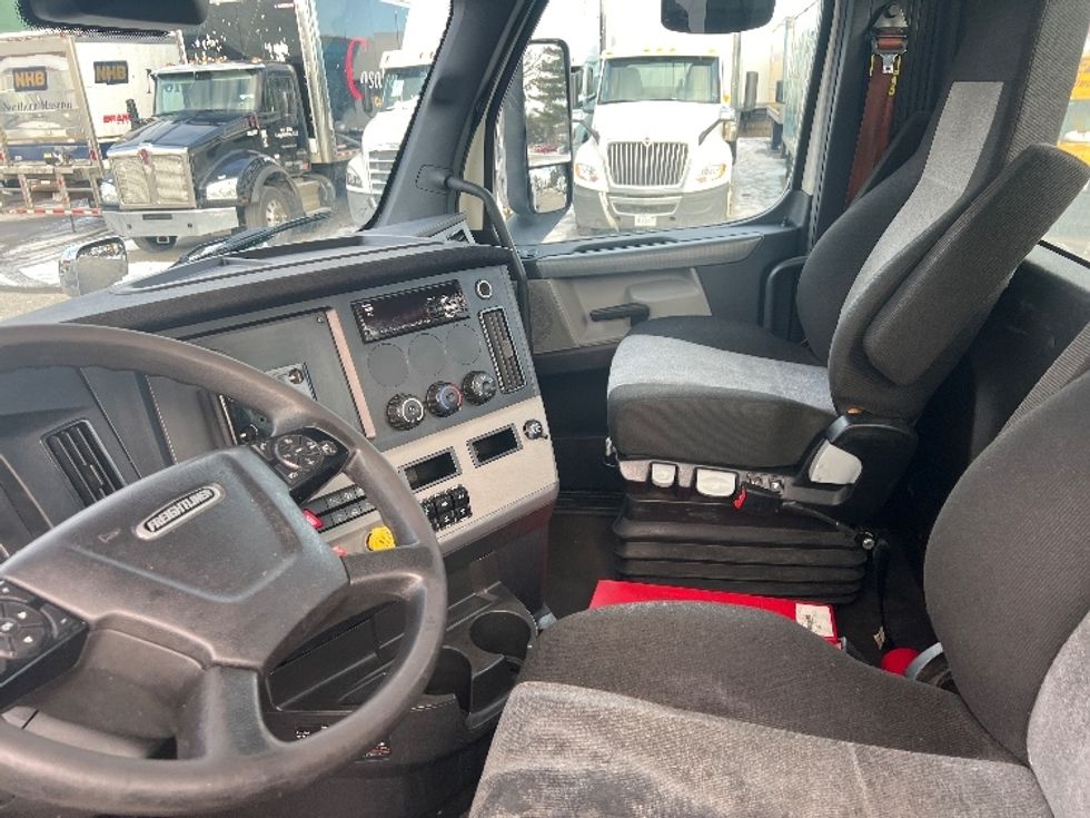 Day Cab Tractor-Heavy Duty Tractors-Freightliner-2021-T11664ST-Plymouth-MI-378,796\n\t\tmiles-$ 53,750 - Image 10