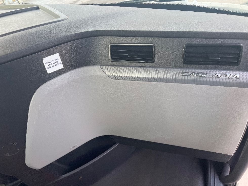 Day Cab Tractor-Heavy Duty Tractors-Freightliner-2021-T11664ST-Plymouth-MI-378,796\n\t\tmiles-$ 53,750 - Image 13