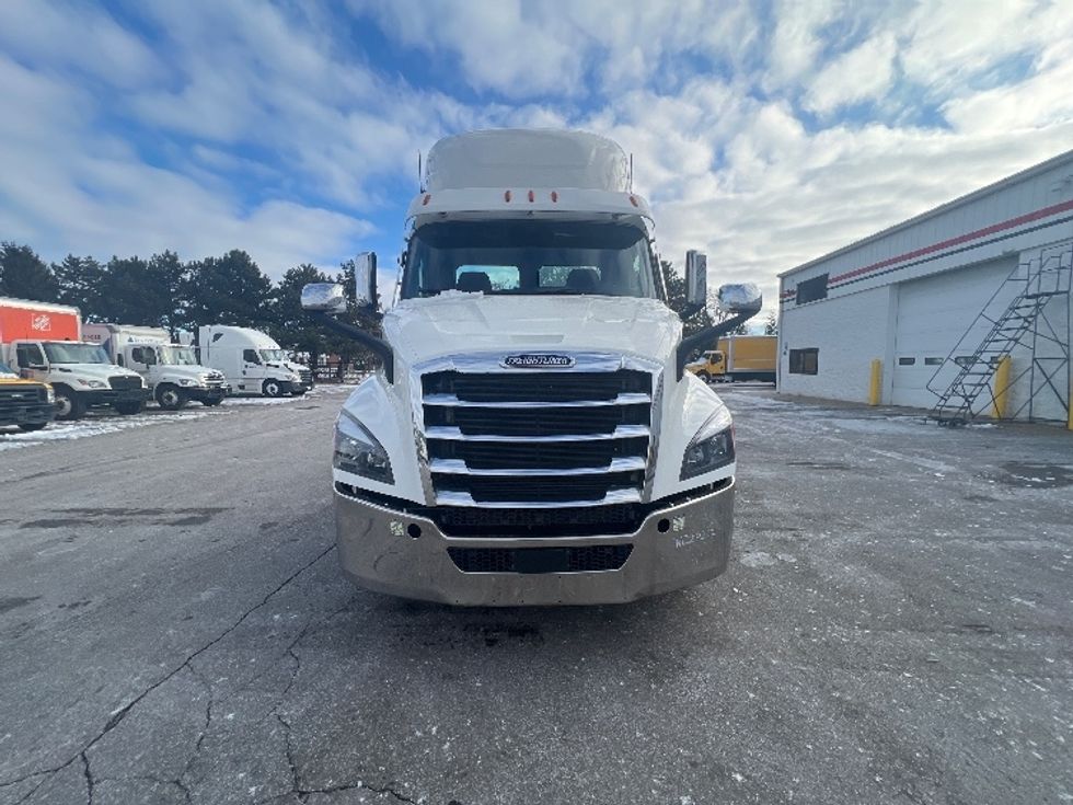 Day Cab Tractor-Heavy Duty Tractors-Freightliner-2021-T11664ST-Plymouth-MI-378,796\n\t\tmiles-$ 53,750 - Image 2