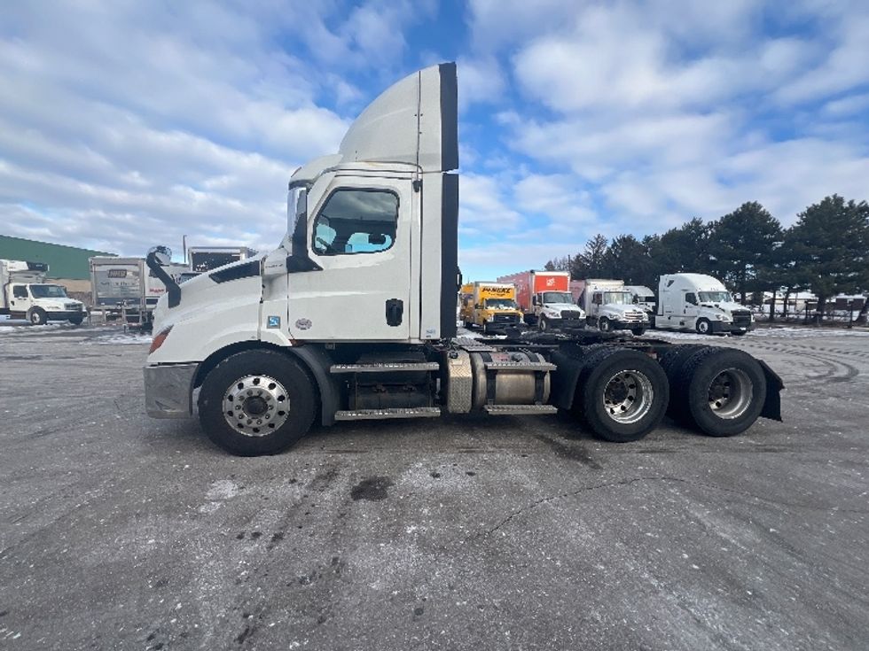 Day Cab Tractor-Heavy Duty Tractors-Freightliner-2021-T11664ST-Plymouth-MI-378,796\n\t\tmiles-$ 53,750 - Image 4