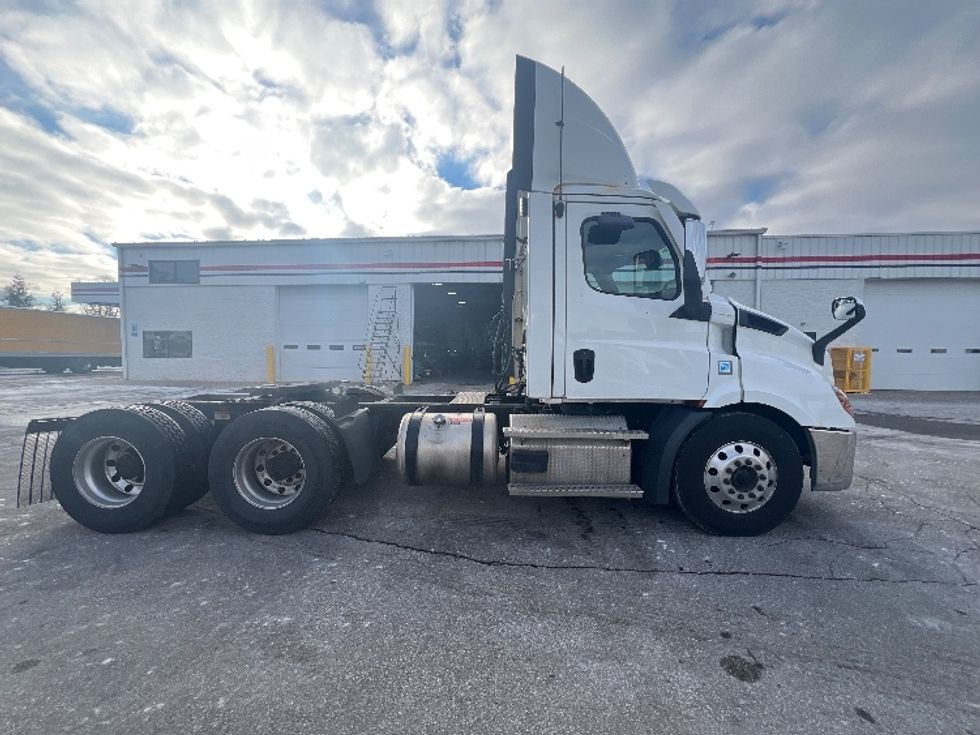 Day Cab Tractor-Heavy Duty Tractors-Freightliner-2021-T11664ST-Plymouth-MI-378,796\n\t\tmiles-$ 53,750 - Image 8