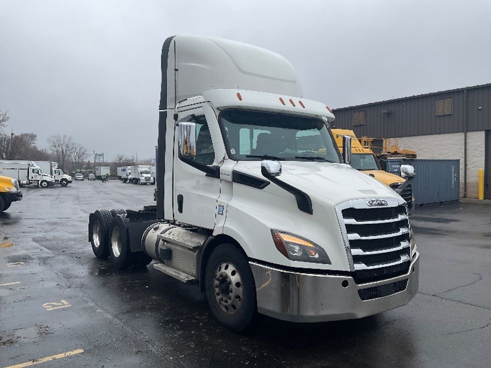 Day Cab Tractor-Heavy Duty Tractors-Freightliner-2021-T11664ST-Plymouth-MI-396,819\n\t\tmiles-$ 51,750 - Image 1