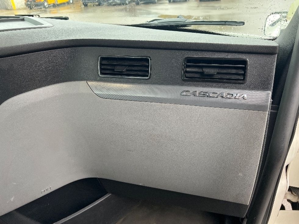 Day Cab Tractor-Heavy Duty Tractors-Freightliner-2021-T11664ST-Plymouth-MI-396,819\n\t\tmiles-$ 51,750 - Image 13