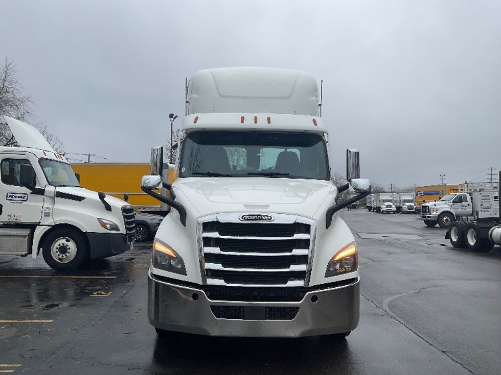 Day Cab Tractor-Heavy Duty Tractors-Freightliner-2021-T11664ST-Plymouth-MI-396,819\n\t\tmiles-$ 51,750 - Image 2
