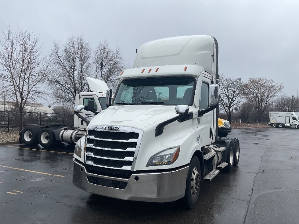 Day Cab Tractor-Heavy Duty Tractors-Freightliner-2021-T11664ST-Plymouth-MI-396,819\n\t\tmiles-$ 51,750 - Image 3