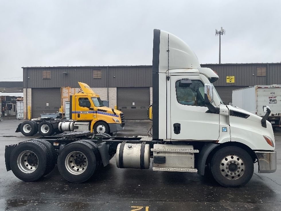Day Cab Tractor-Heavy Duty Tractors-Freightliner-2021-T11664ST-Plymouth-MI-396,819\n\t\tmiles-$ 51,750 - Image 8