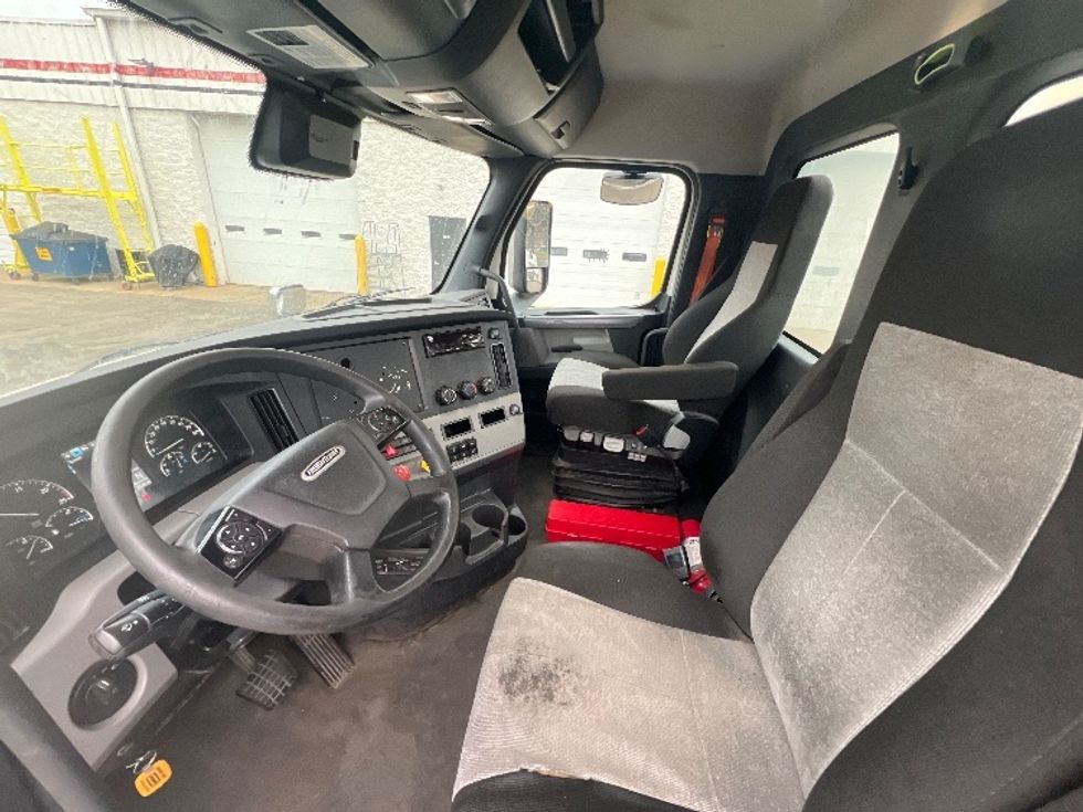Day Cab Tractor-Heavy Duty Tractors-Freightliner-2021-T11664ST-Plymouth-MI-413,529\n\t\tmiles-$ 50,750 - Image 10