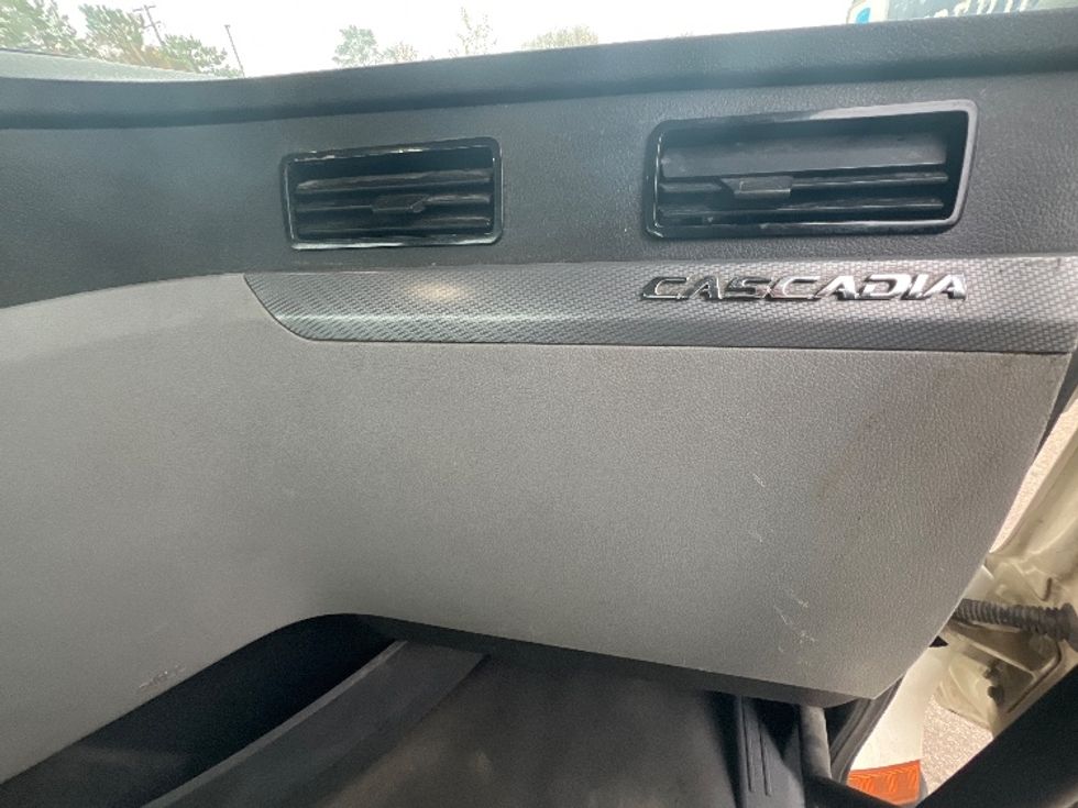 Day Cab Tractor-Heavy Duty Tractors-Freightliner-2021-T11664ST-Plymouth-MI-413,529\n\t\tmiles-$ 50,750 - Image 13