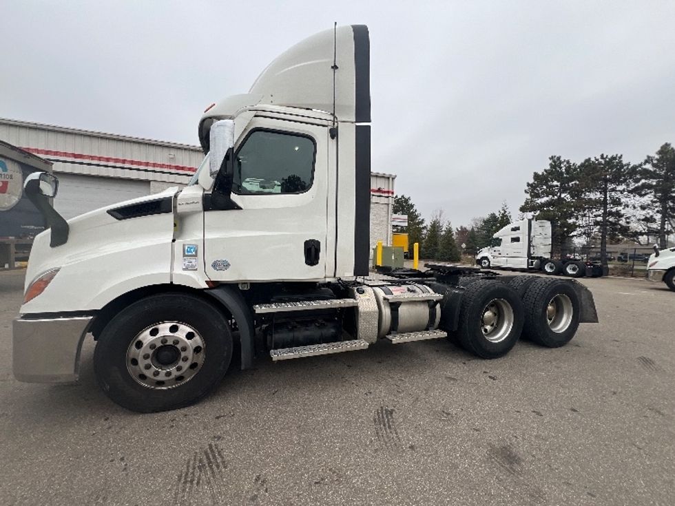 Day Cab Tractor-Heavy Duty Tractors-Freightliner-2021-T11664ST-Plymouth-MI-413,529\n\t\tmiles-$ 50,750 - Image 4