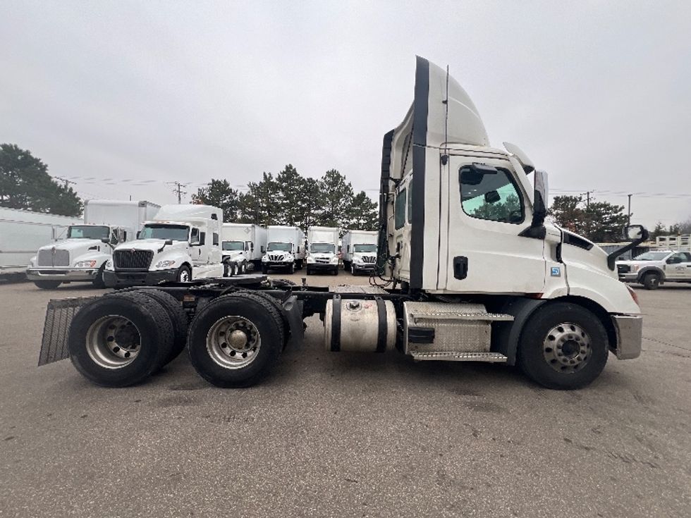Day Cab Tractor-Heavy Duty Tractors-Freightliner-2021-T11664ST-Plymouth-MI-413,529\n\t\tmiles-$ 50,750 - Image 8