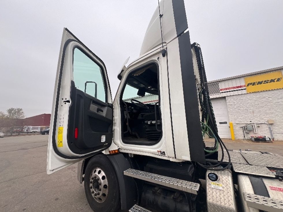 Day Cab Tractor-Heavy Duty Tractors-Freightliner-2021-T11664ST-Plymouth-MI-413,529\n\t\tmiles-$ 50,750 - Image 9