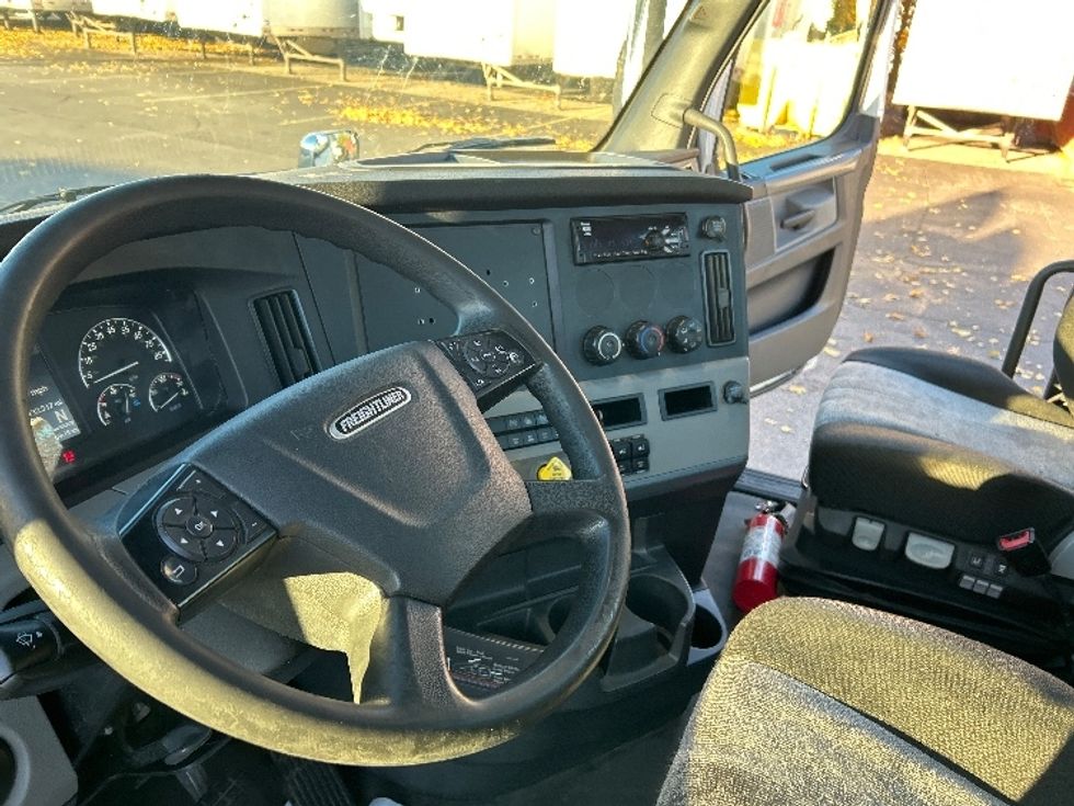 Day Cab Tractor-Heavy Duty Tractors-Freightliner-2021-T11664ST-Plymouth-MI-432,314\n\t\tmiles-$ 49,250 - Image 10