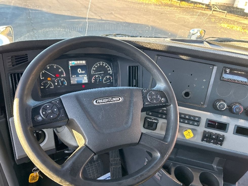 Day Cab Tractor-Heavy Duty Tractors-Freightliner-2021-T11664ST-Plymouth-MI-432,314\n\t\tmiles-$ 49,250 - Image 11